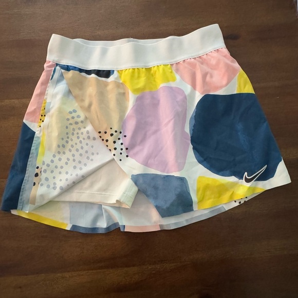 Nike Blue Pink Yellow White Patterned Tennis Skort Size Medium - Picture 1 of 7